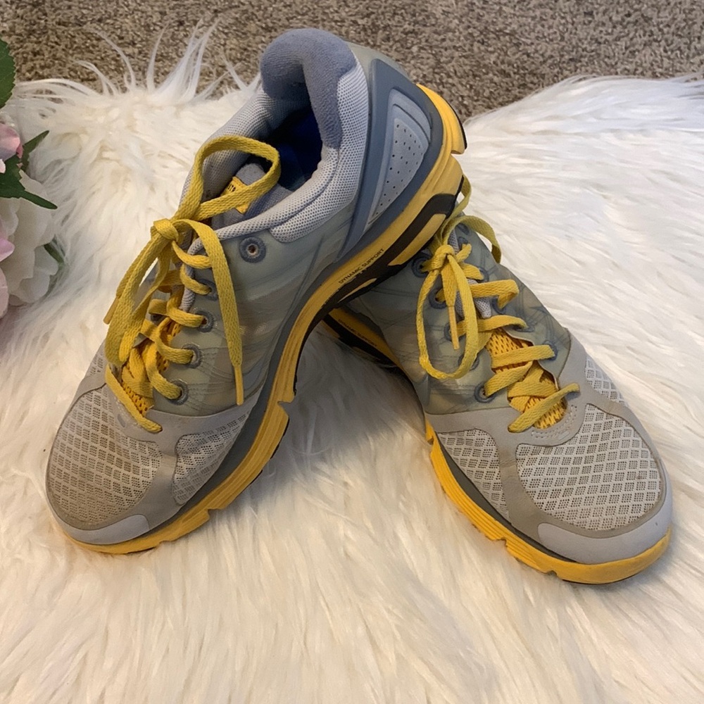 Nike live strong gymshoes